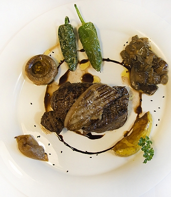 SOLOMILLO DE TERNERA SAYAGUESA A LA PLANCHA CON MEDALLÓN DE FOIE Y BOLETUS