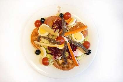 Famous Salad (Lettuce, Tomato, Onion, Tuna, Boiled Egg, Olives, Carrot, Asparagus, and Anchovies)