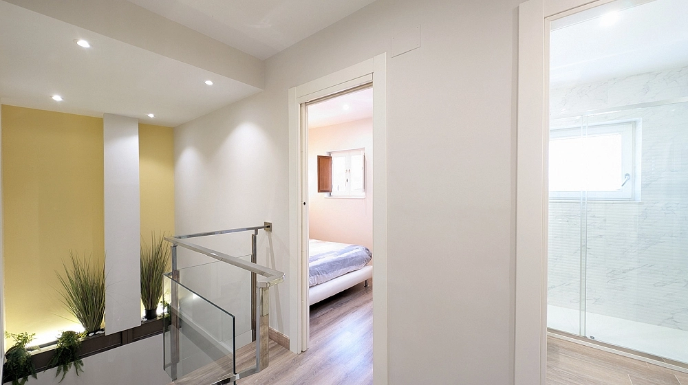 Dormitorio y escaleras - Segunda planta 