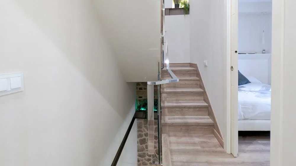 Pasillo y escaleras - Primera planta Pasillo y escaleras - Primera planta