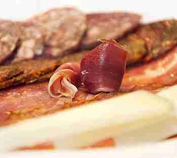 TRAY OF ASSORMENT OF IBERIAN COLD CUTS AND CHEESE