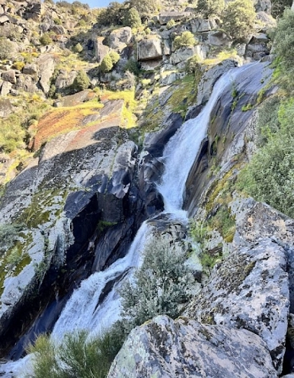 Cascada de las Lastras de Agua Brava: Guía Completa para tu Visita Cascada de las Lastras de Agua Brava: Guía Completa para tu Visita